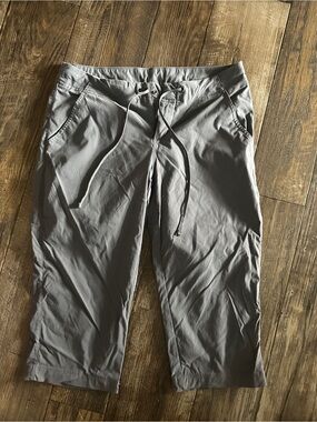Columbia Wonens sz 8 Drawstring Capris